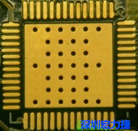 這是最不好的通孔設計，貫穿通孔直接擺放于QFN的接地散熱墊上，制造上無法確保其錫量，也就無法確保焊接良好。