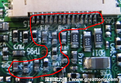 電路板疑似腐蝕氧化，懷疑電流異常過熱造成