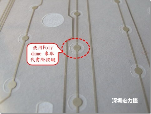 仔細(xì)看下面的第一張圖片，在圓形的節(jié)點(diǎn)旁邊有個(gè)圓形的開(kāi)口，這個(gè)開(kāi)口墊高了鍵盤(pán)按鍵的接觸點(diǎn)線路。