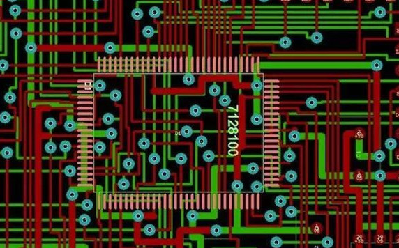 圖1：兩種PCB模型的部分電路。頂圖：傳統(tǒng)設(shè)計版本。