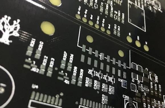 如何確定PCB的基板材料？